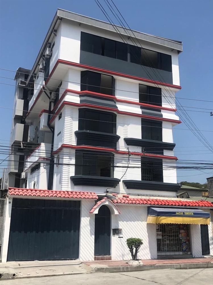 D&M Rofaledo Suites in Guayaquil, Ecuador