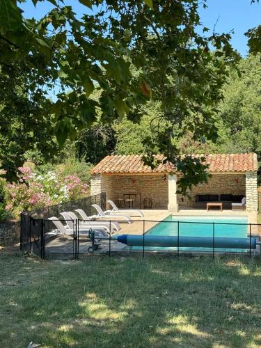 Villa spacieuse avec jardin à Saignon — 4-Star Luxury Hotel in Saignon, France