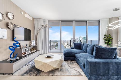 Hyde Beach House 2BD 2BA MANSION WITH DIRECT OCEAN VIEW Resort Amenities Rooftop Pool and Hot tub Tennis court few min walk to the ocean in Hollywood, United States