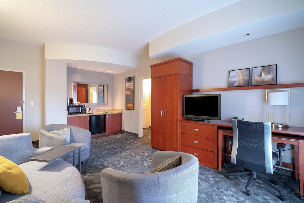 Courtyard by Marriott Salisbury - photo 20