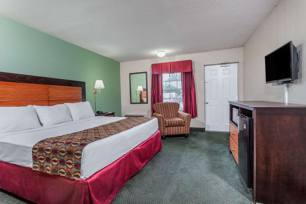 Days Inn & Suites by Wyndham Lexington - photo 7