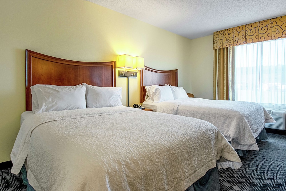 Hampton Inn Pine Grove - photo 23