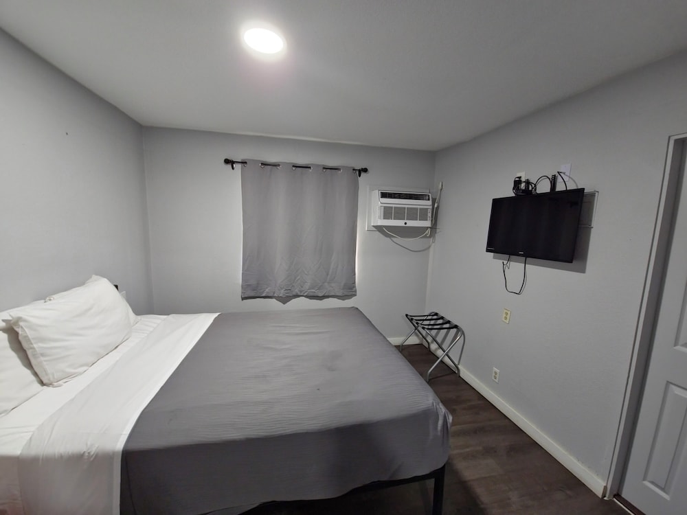 The L Motel - photo 6