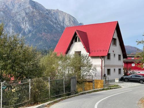 Vila Maria — 4-Star Luxury Hotel in Busteni, Romania
