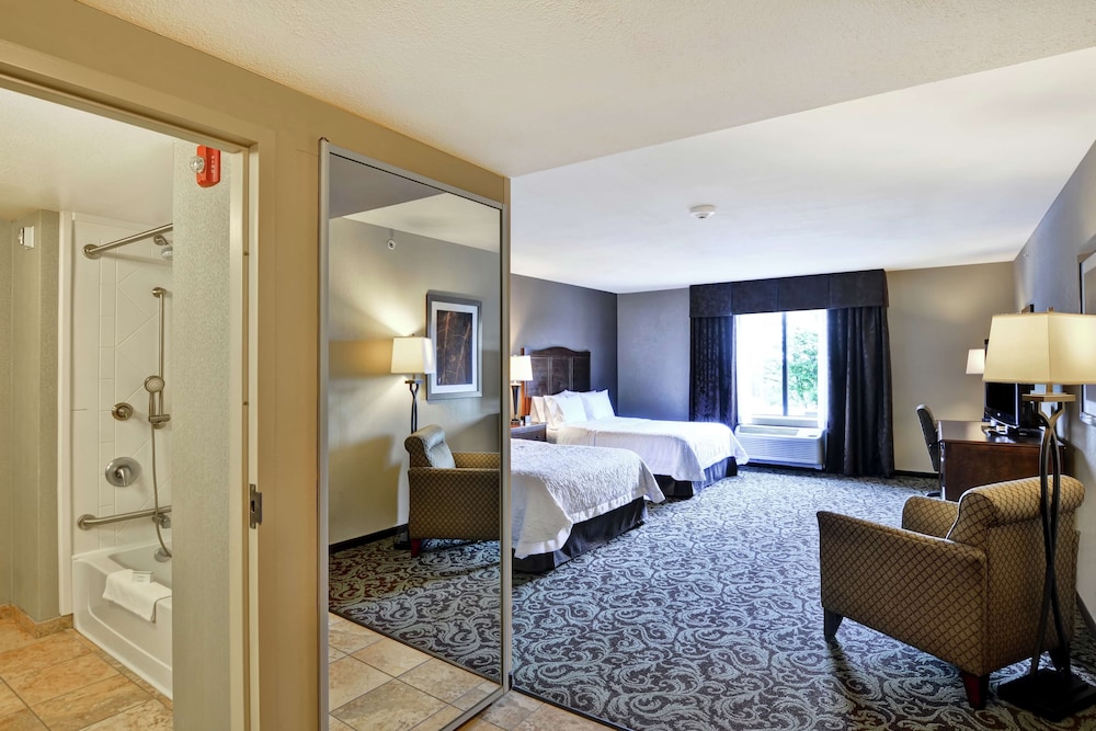 Hampton Inn and Suites New Hartford Utica - photo 12