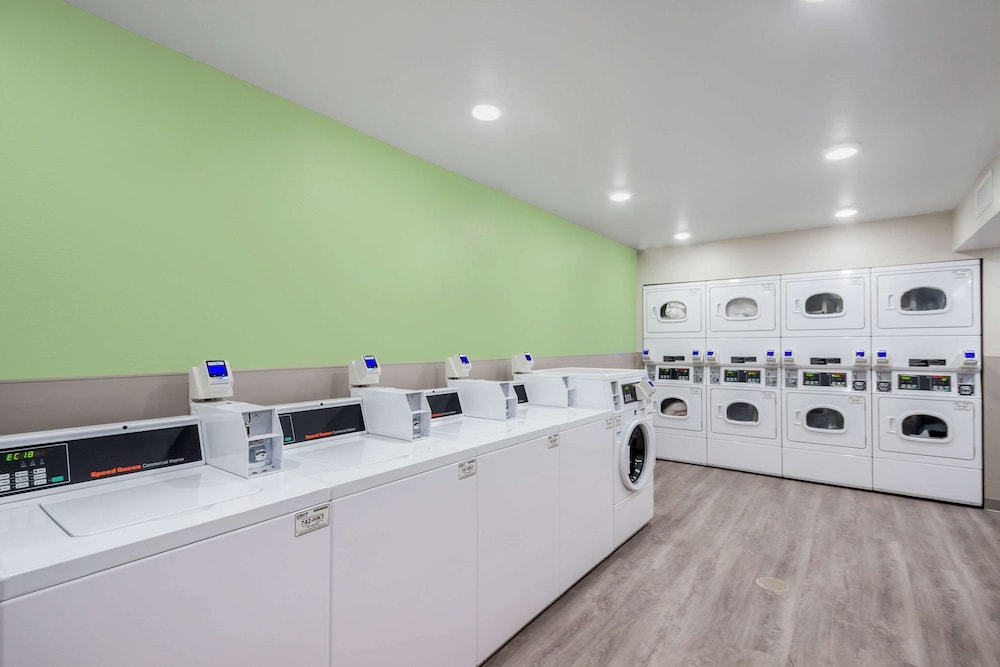 WoodSpring Suites Chicago Addison - photo 23