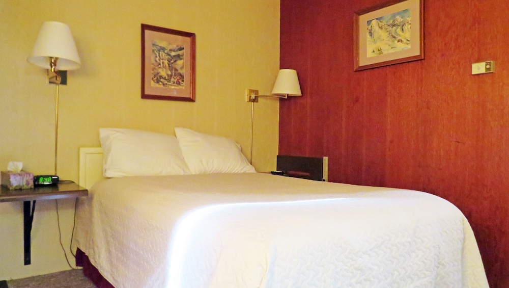 Indianhead Ironwood Motel - photo 25