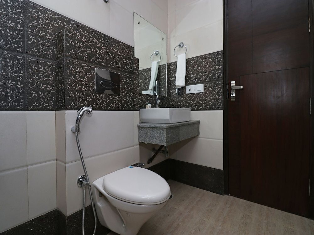 Oyo 24514 Rvid Suites
