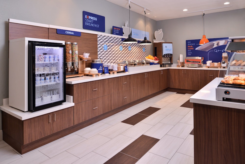 Holiday Inn Express Hotel & Suites Elgin by IHG - photo 39