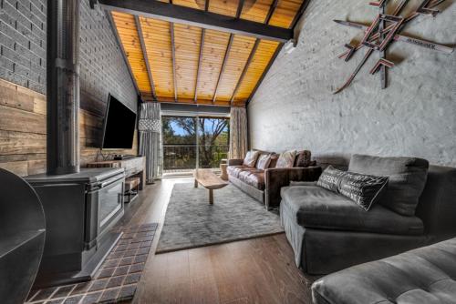 Deadwood Den Luxurious 3BR Townhouse l Lake Views l Bath l WiFi — 4-Star Luxury Hotel in Jindabyne, Australia