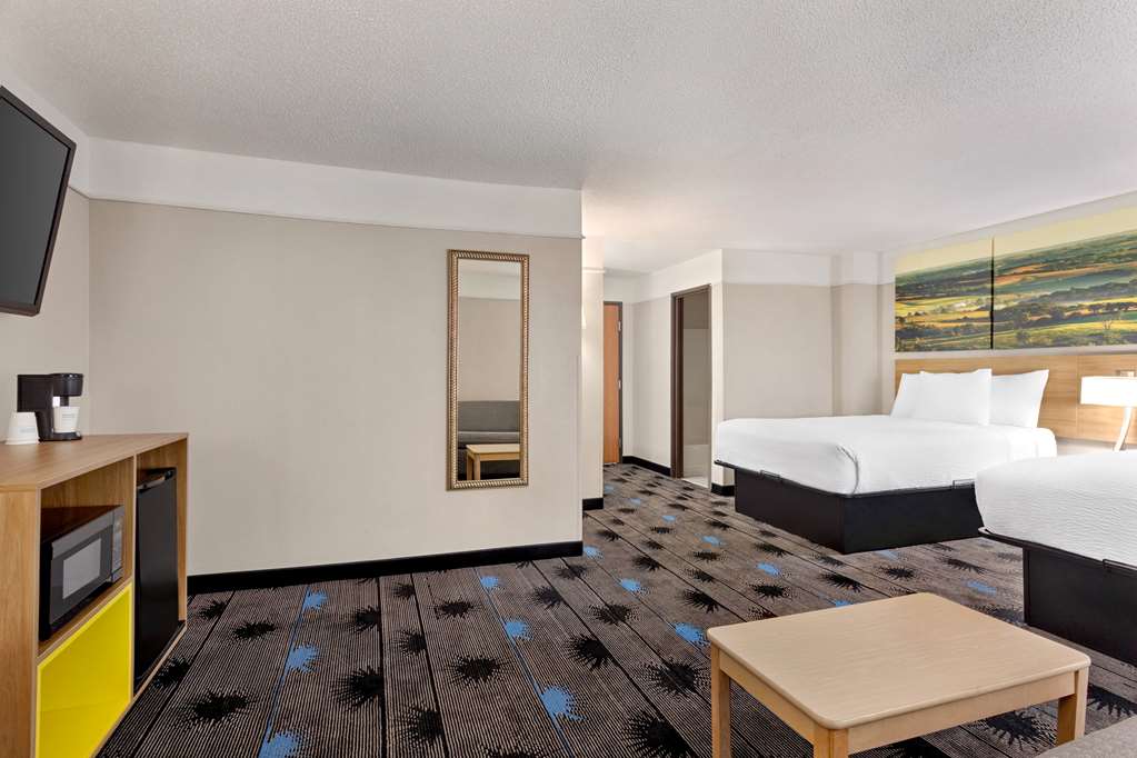 Days Inn by Wyndham Kansas City International Airport - photo 28