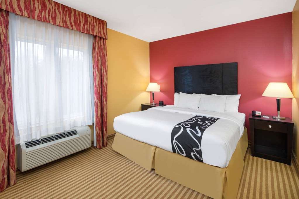 La Quinta Inn & Suites by Wyndham Atlanta Union City - photo 43