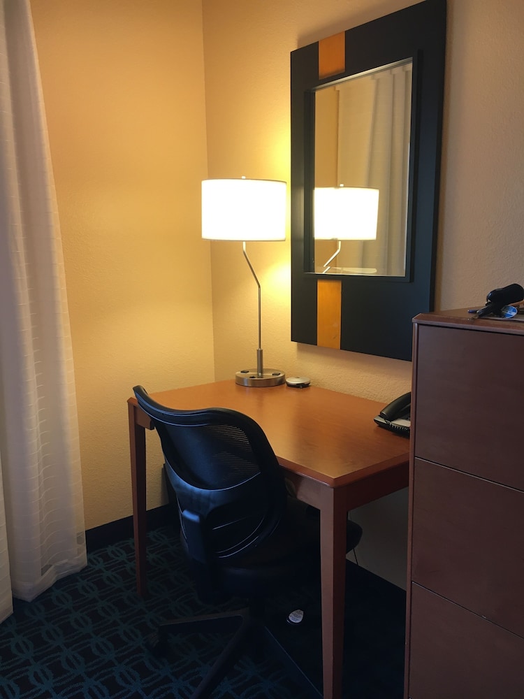 Fairfield Inn & Suites by Marriott Dallas Mansfield - photo 4
