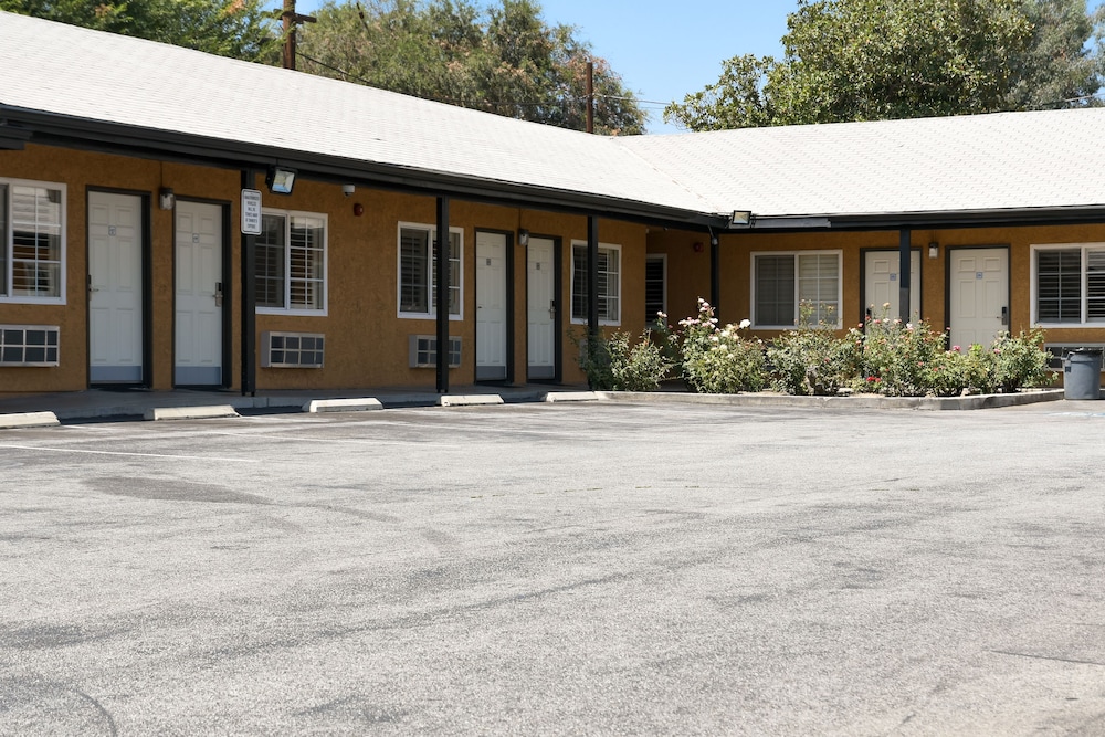 Covina Motel - photo 25