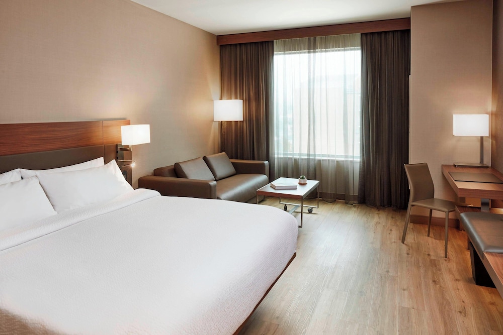 AC Hotel by Marriott Cincinnati at The Banks - photo 21