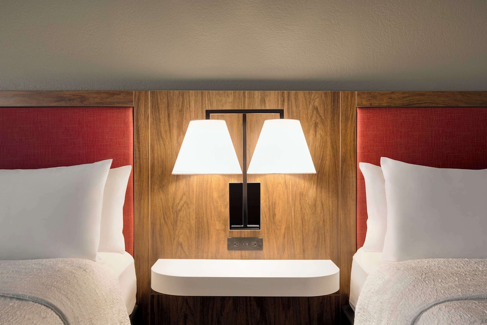 Hampton Inn Starkville Mississippi State University - photo 10