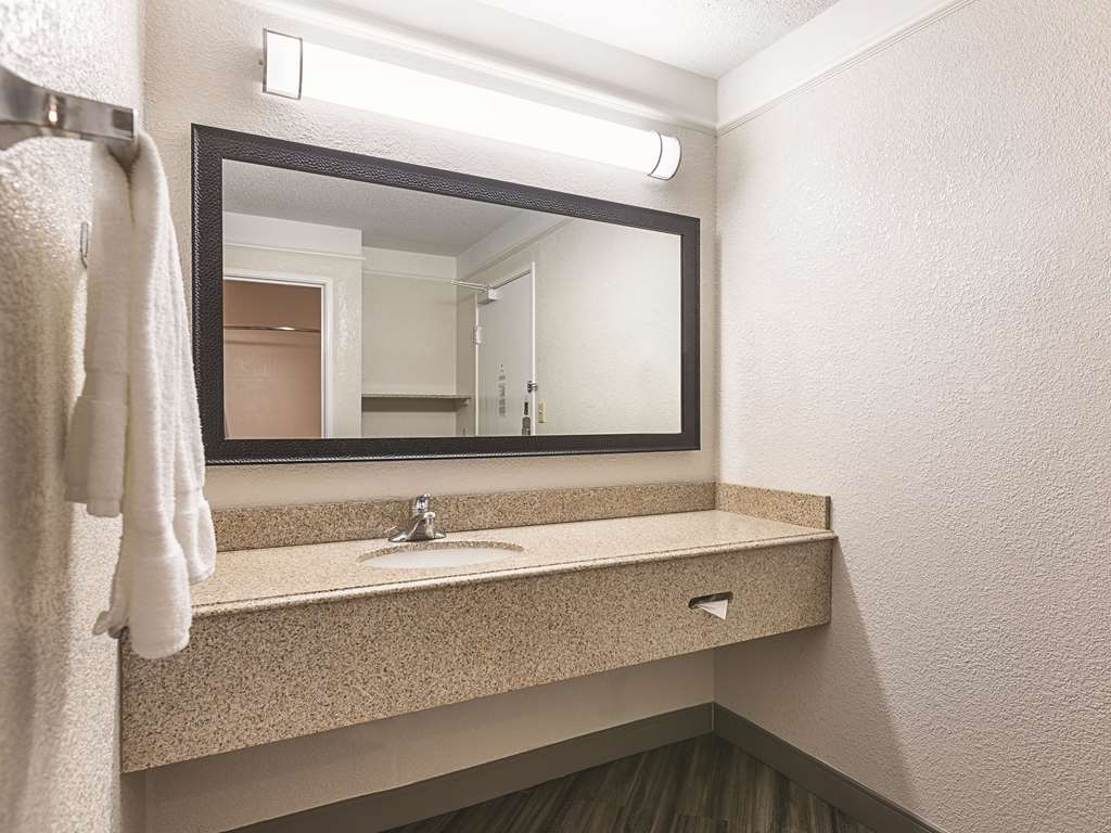 La Quinta Inn by Wyndham San Marcos - photo 21