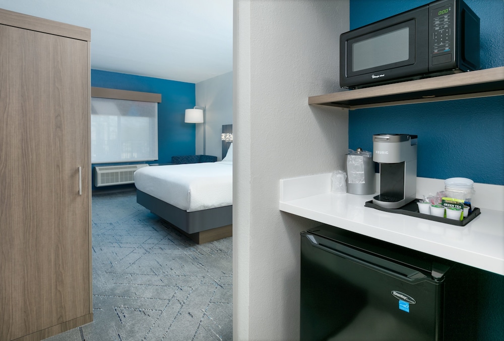 Holiday Inn Express & Suites Dallas Park Central Northeast by IHG - photo 5