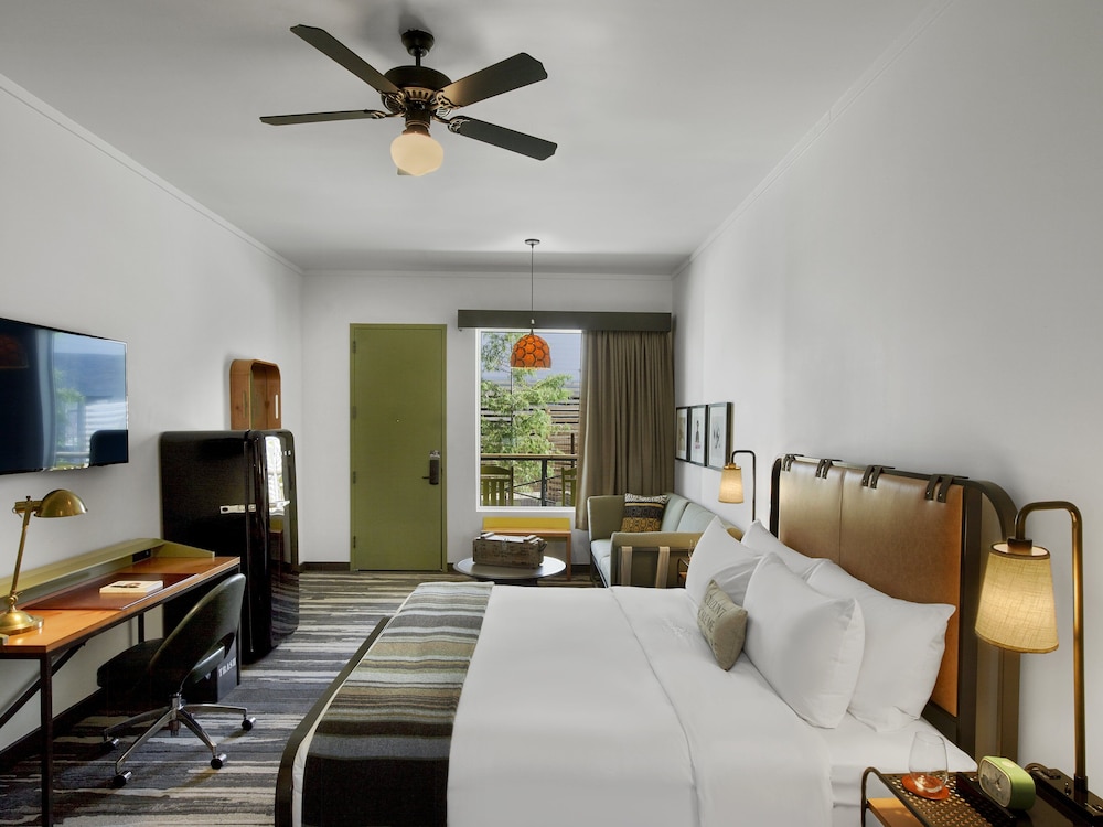 Cavalry Court by Valencia Hotel Collection - photo 14
