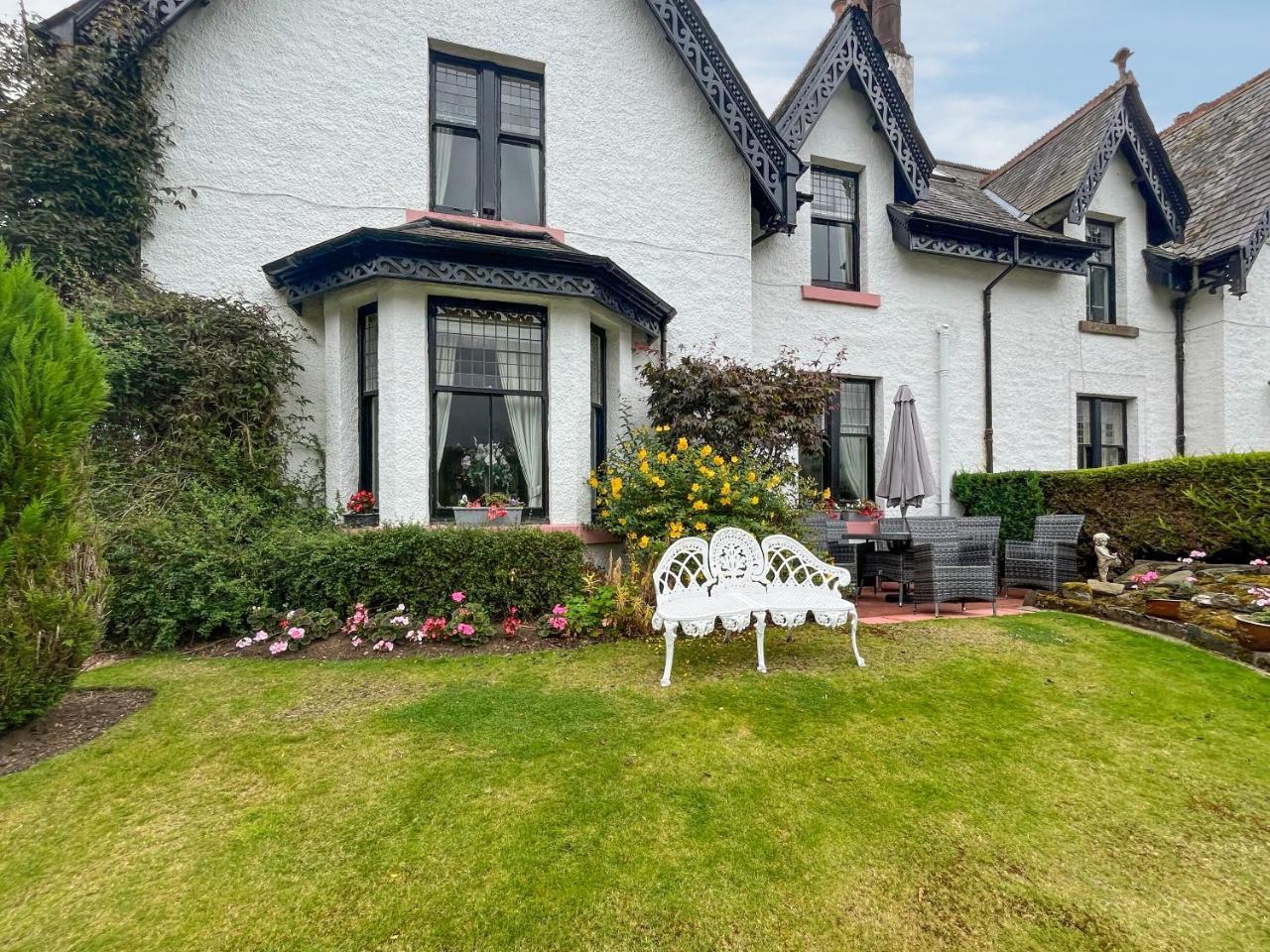 Tigh N Eilean — 4-Star Luxury Hotel in Aberfeldy, United Kingdom