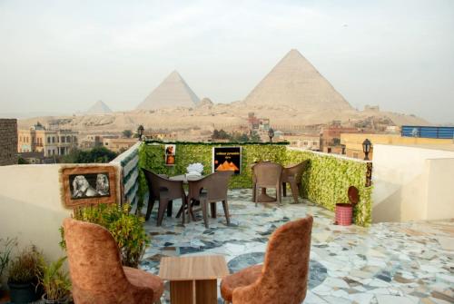 Hotel Pyramids Show In