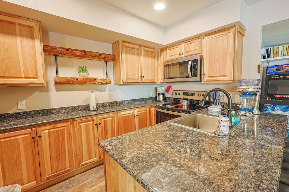 Wild Irishman 2 bed 2 bath Sleeps 9 WIBH - photo 31