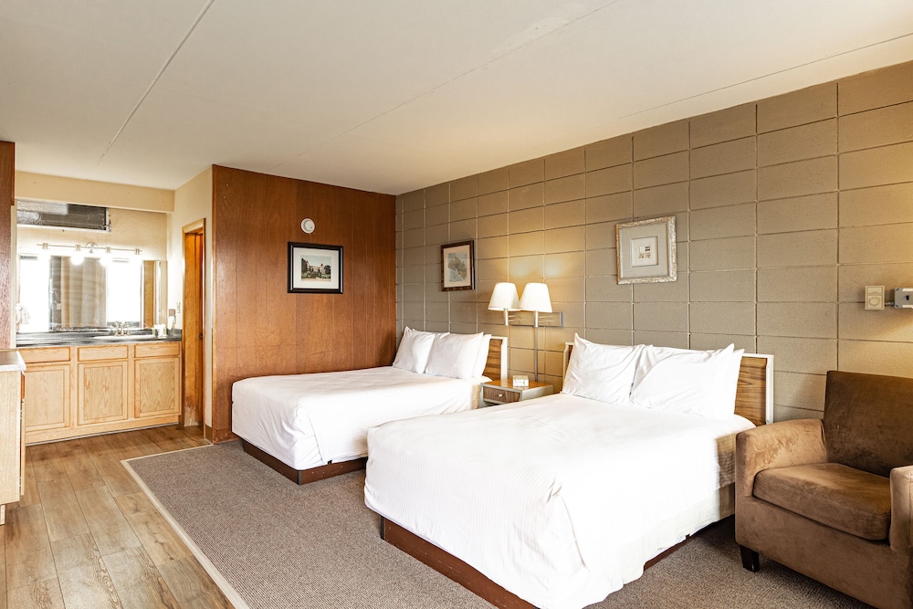 Half Moon Motel & Cottages - photo 23