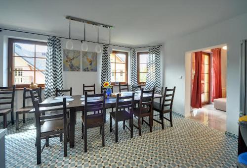 Trevilles apartamenty Kasiowka Apartament 13 os z 4 sypialniami 3 łazienkami i kominkiem — 4-Star Luxury Hotel in Szklarska Poreba, Poland