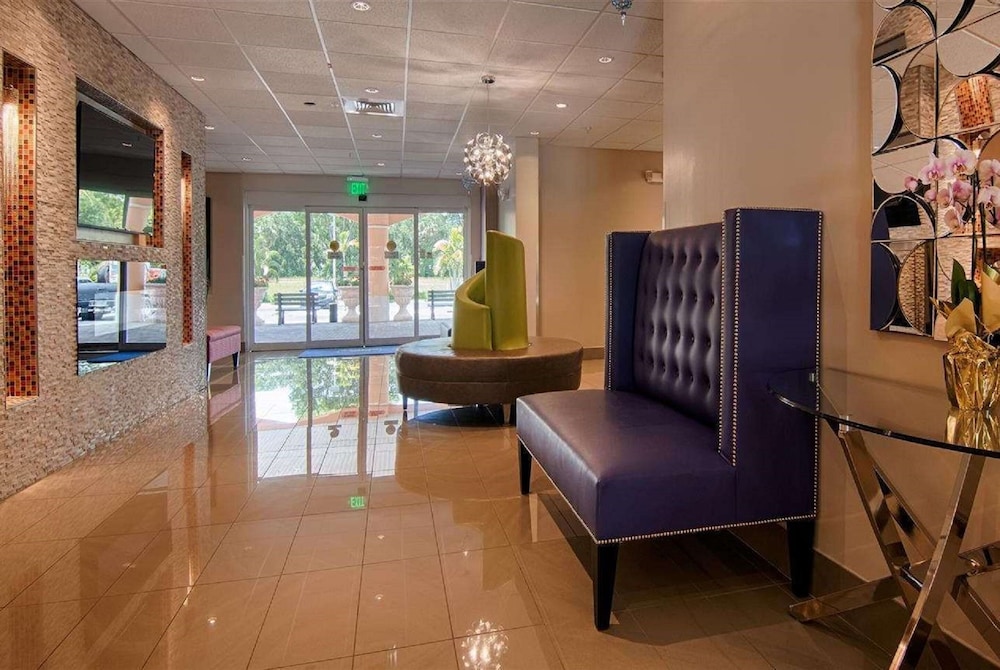 Days Inn & Suites by Wyndham Bonita Springs North Naples - photo 4