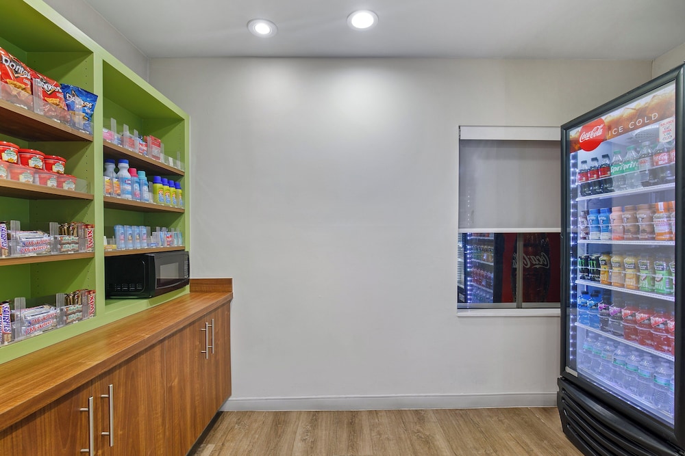 Holiday Inn Express & Suites Locust Grove by IHG - photo 32