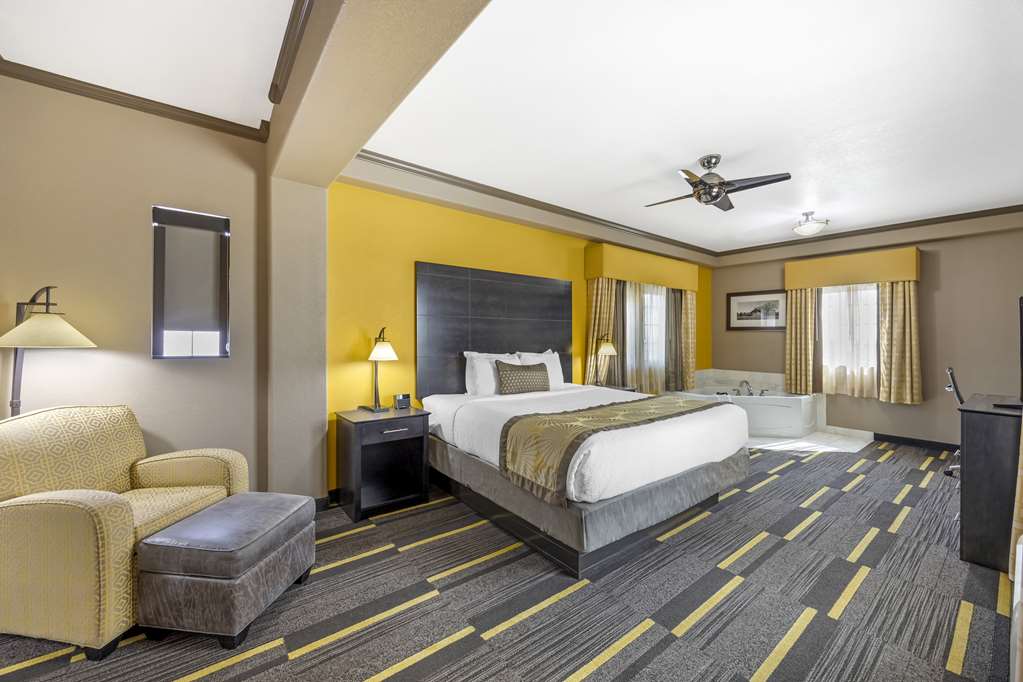 Best Western Plus Emerald Inn & Suites - photo 19