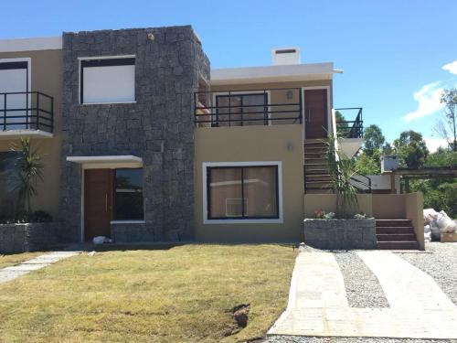 Casas Piriapolis En Alquiler — Piriapolis