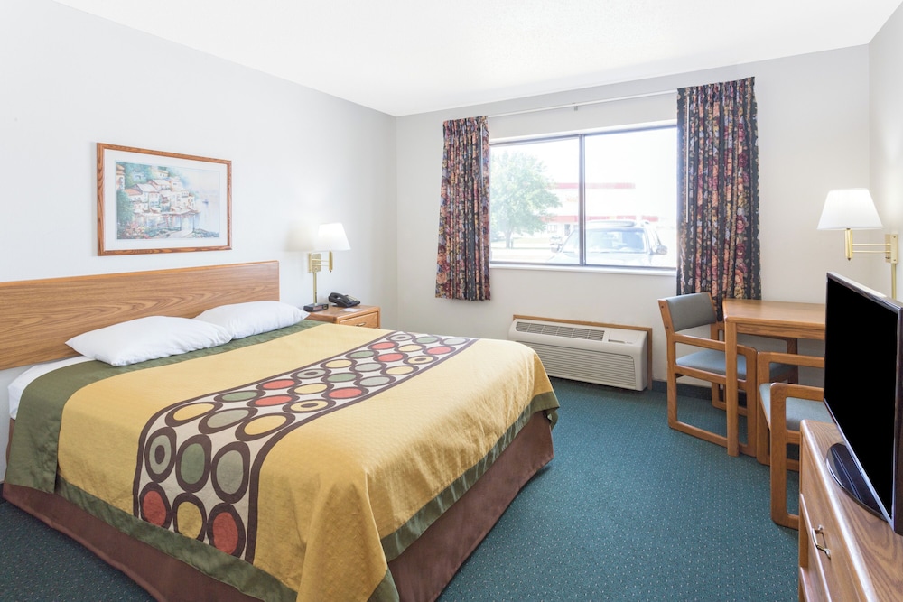 Super 8 by Wyndham Dewitt - photo 6