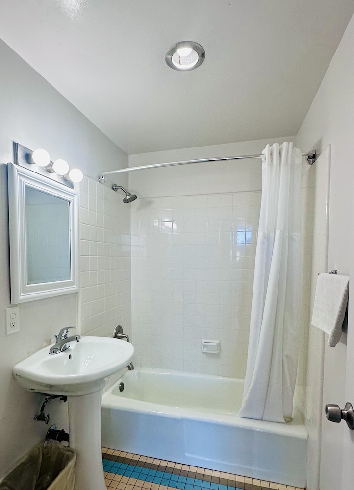 Foghorn Harbor Inn - photo 46