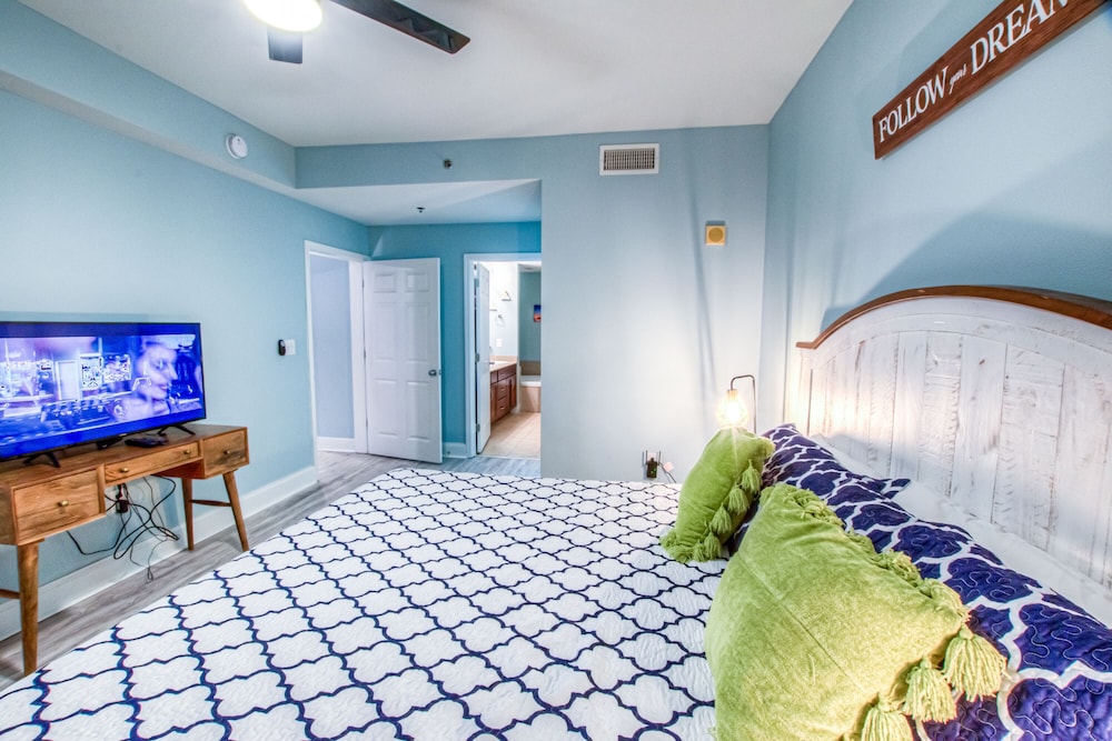 Laketown Wharf Resort by Aneliya's Rentals - photo 235
