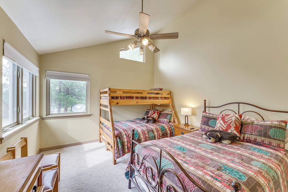 Half Mi to Angel Fire Resort: Townhome w Grill in Angel Fire, United States