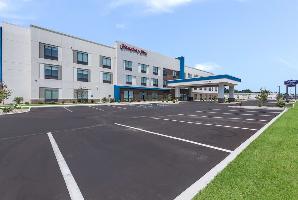 Hampton Inn Niles - photo 31