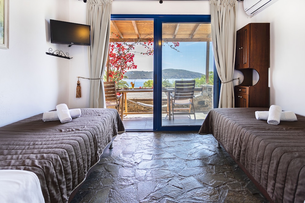 Vassilia on the beach Serifos — Serifos — photo 4