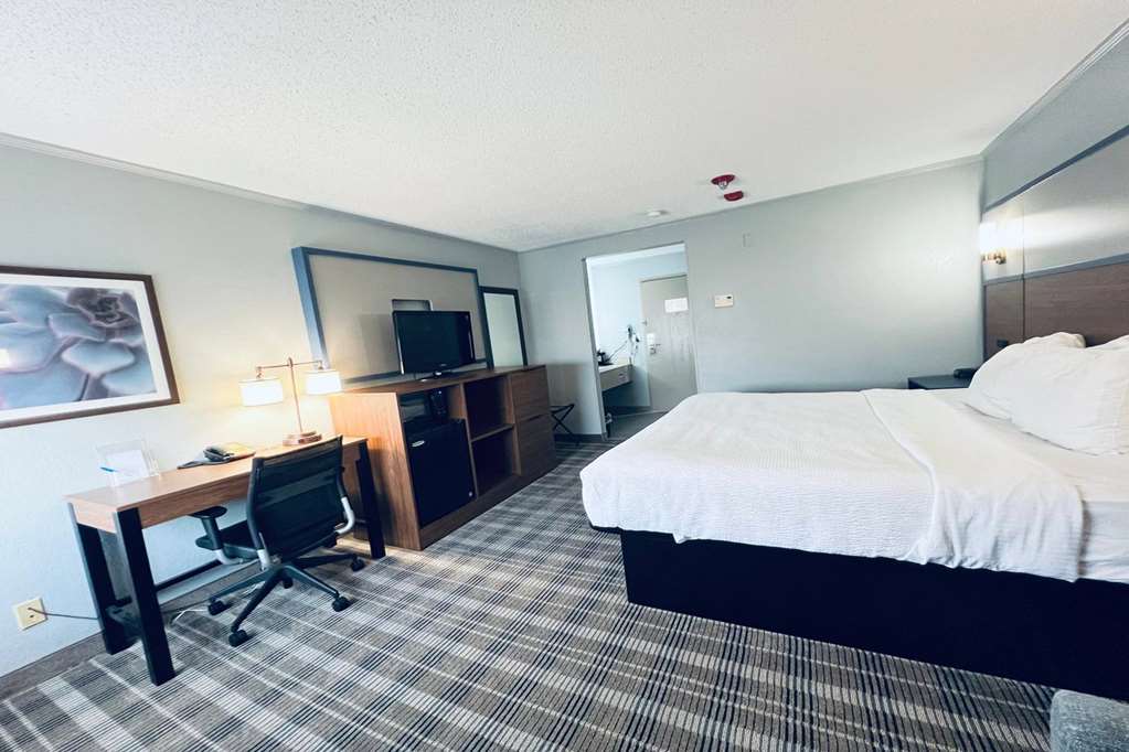 AmericInn by Wyndham Glendale Milwaukee - photo 16