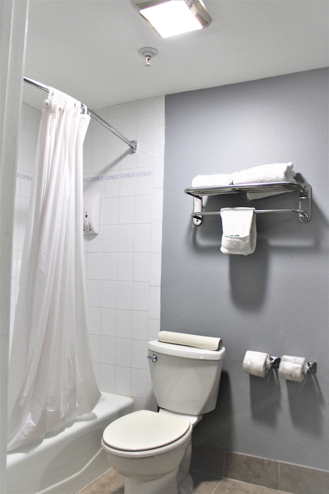Rancho San Diego Inn and Suites - photo 21
