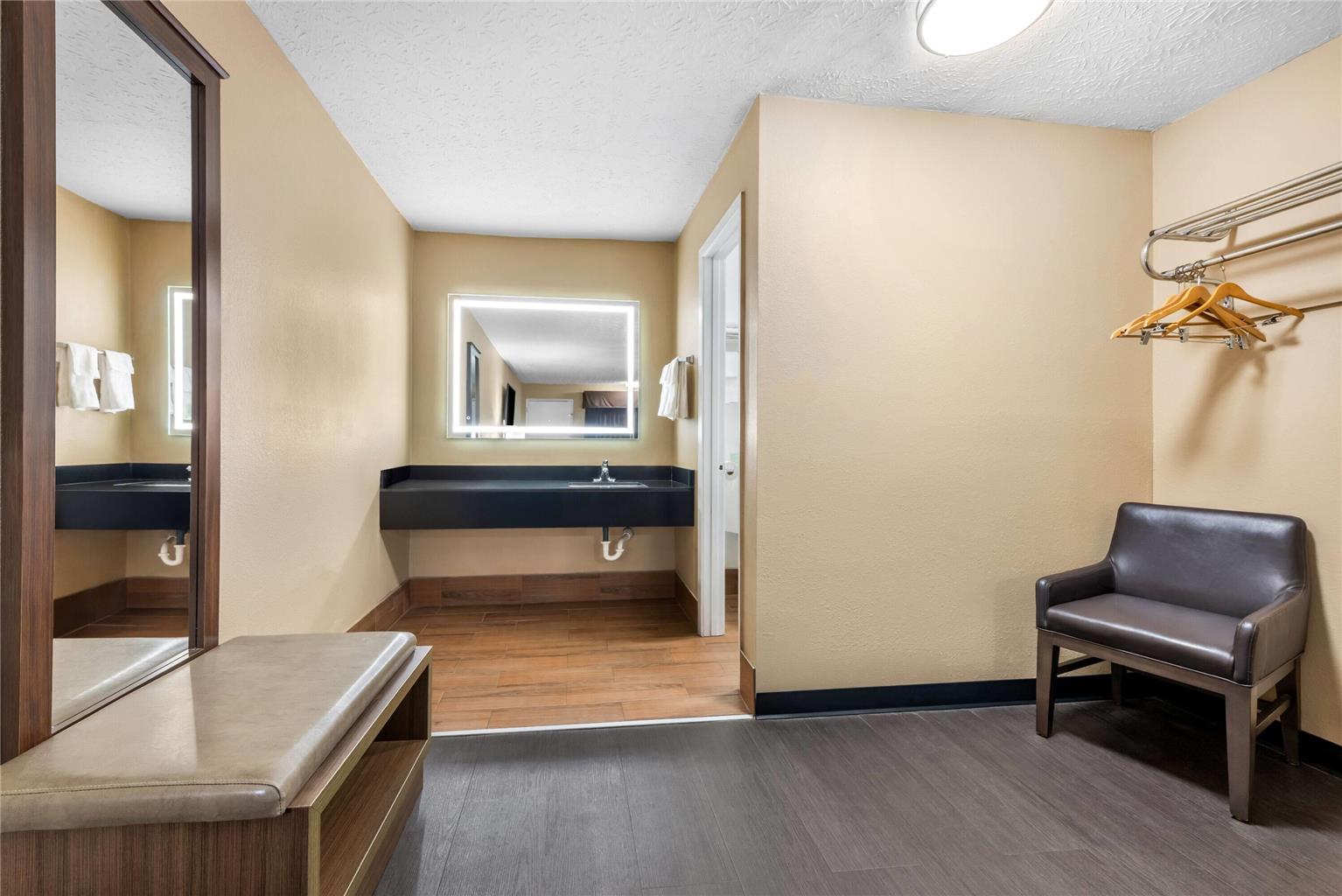 Super 8 by Wyndham Gadsden AL - photo 31