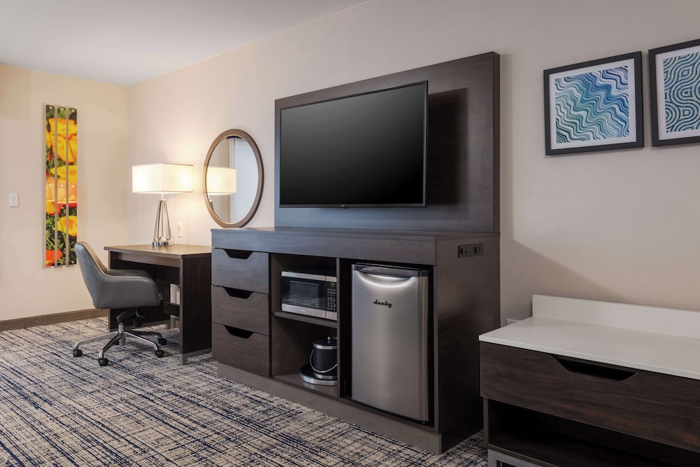 Hampton Inn & Suites Manteca - photo 16
