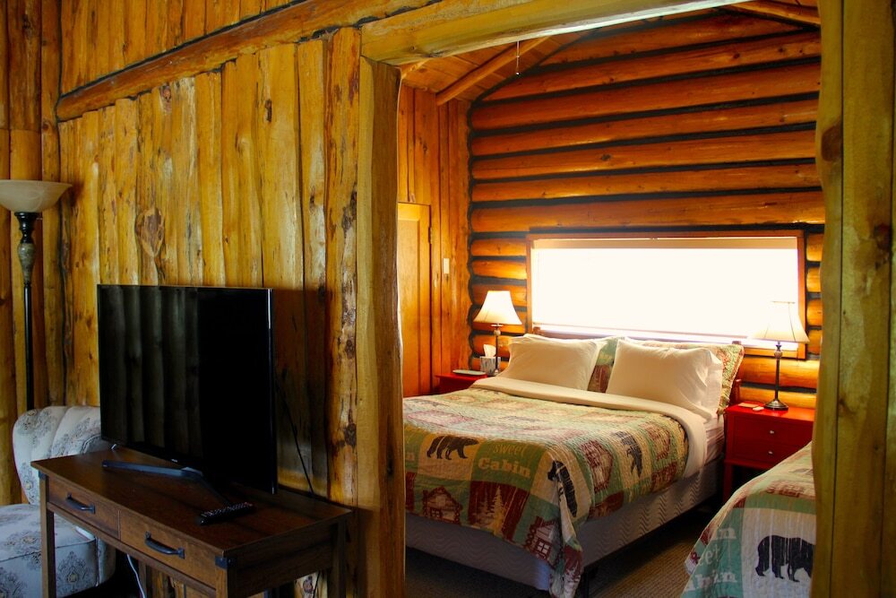 Yellowstone Hot Springs Resort - photo 36