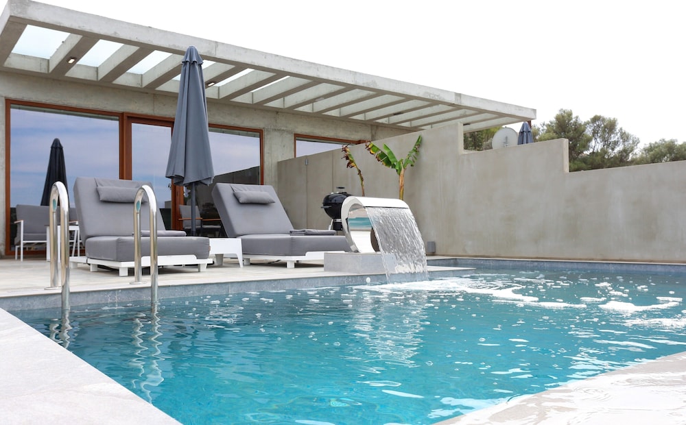 Marnos Villas — 4-Star Luxury Hotel in Irakleion, Greece