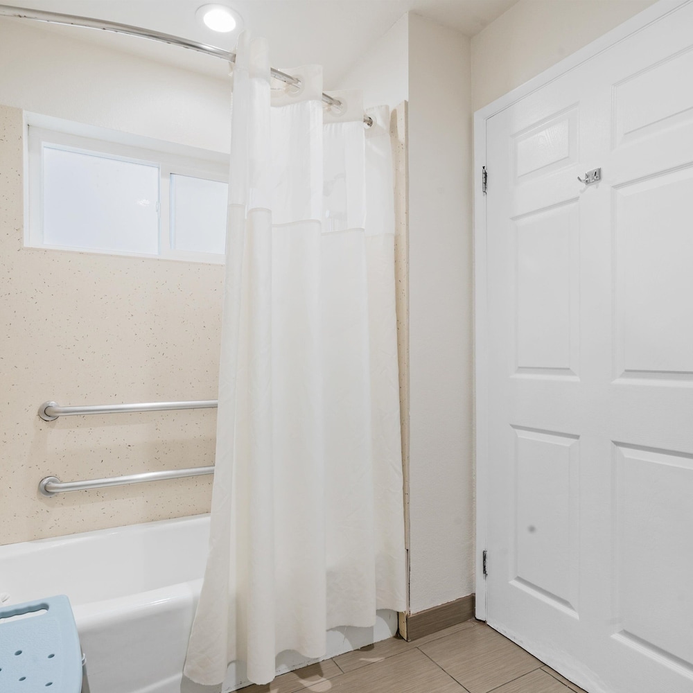 Pacific Shores Inn - photo 47