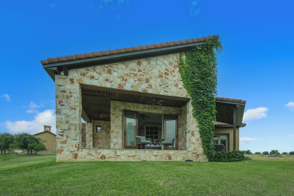 The Vineyard at Florence - photo 11