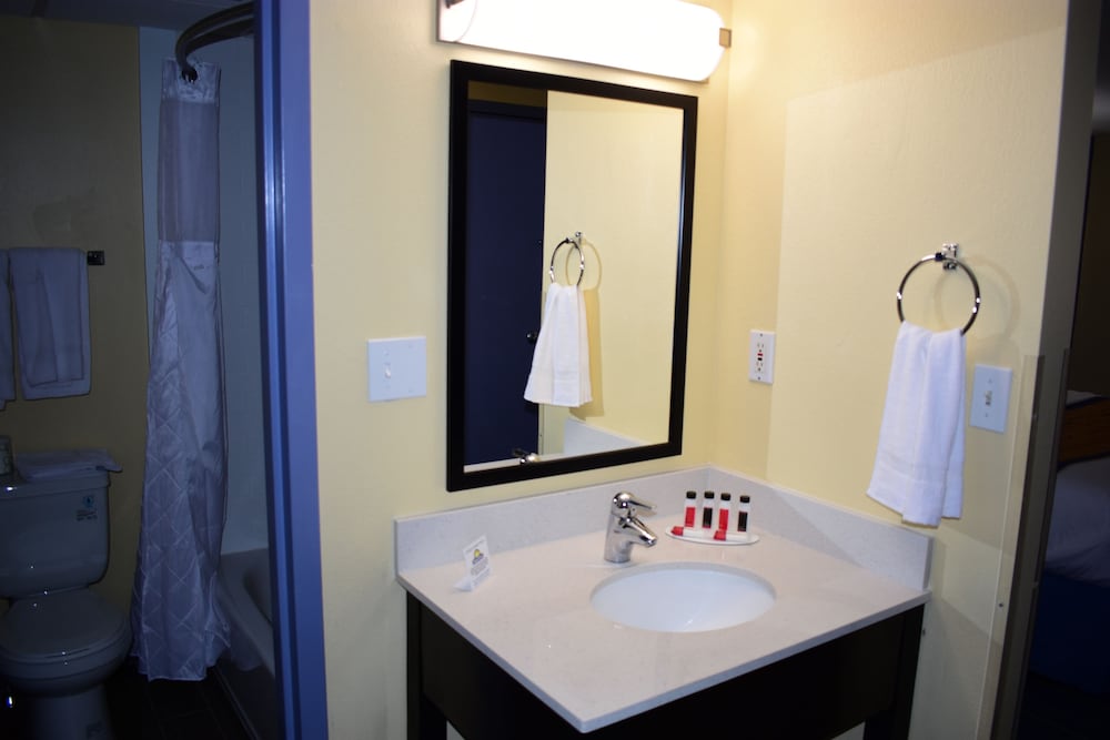 Days Inn by Wyndham Augusta - photo 15