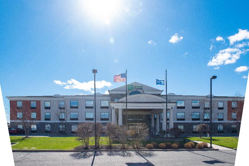 Holiday Inn Express Suites Chester Monroe Goshen - carbon neutral hotel in Chester