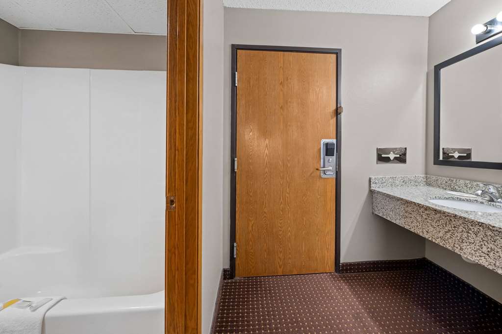 Super 8 by Wyndham Waverly - photo 36