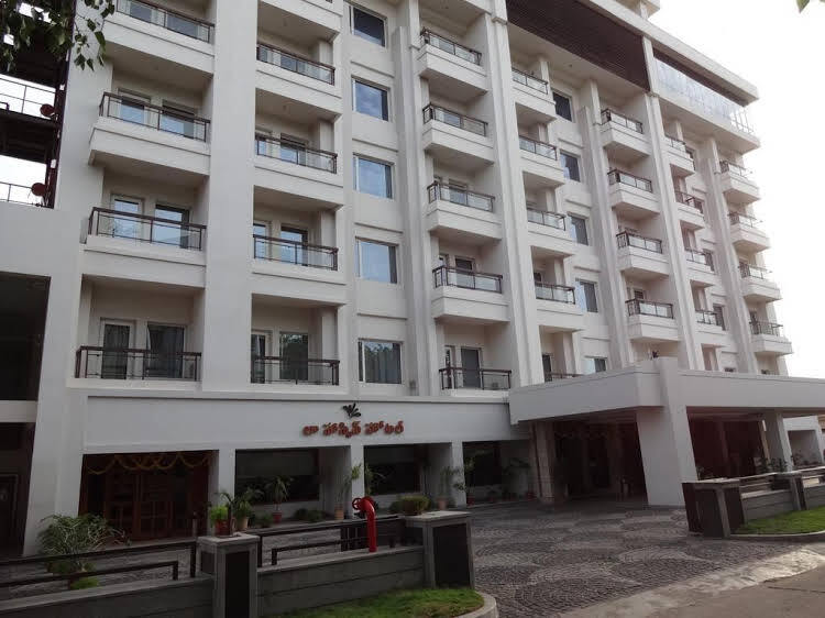 La Hospin Hotel — Rajahmundry